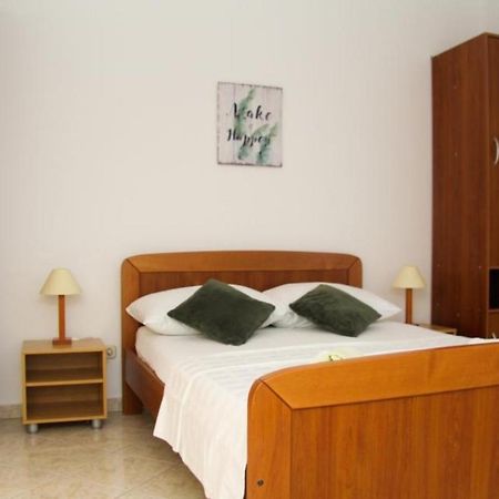 Apartments Marina Sveti Filip i Jakov Esterno foto