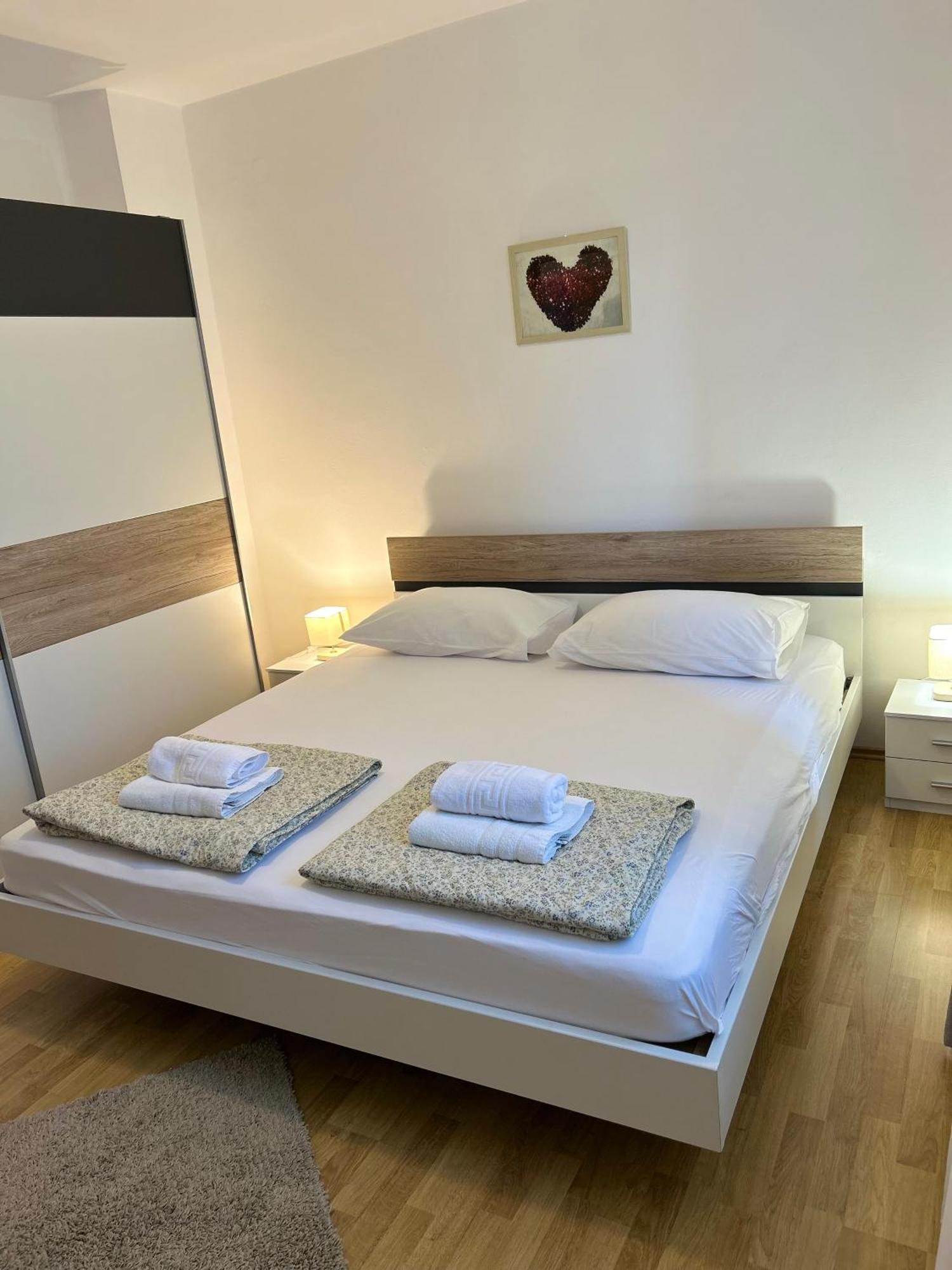 Apartments Marina Sveti Filip i Jakov Esterno foto