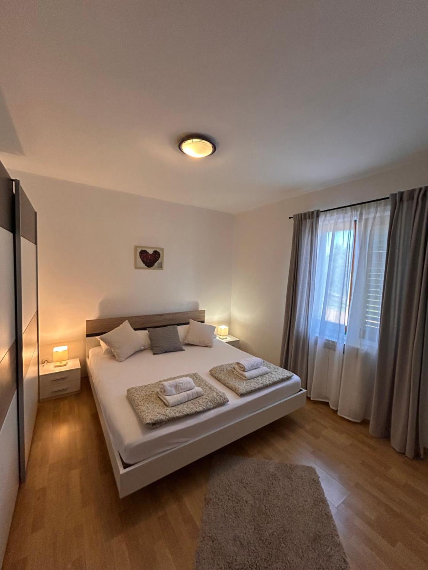 Apartments Marina Sveti Filip i Jakov Esterno foto