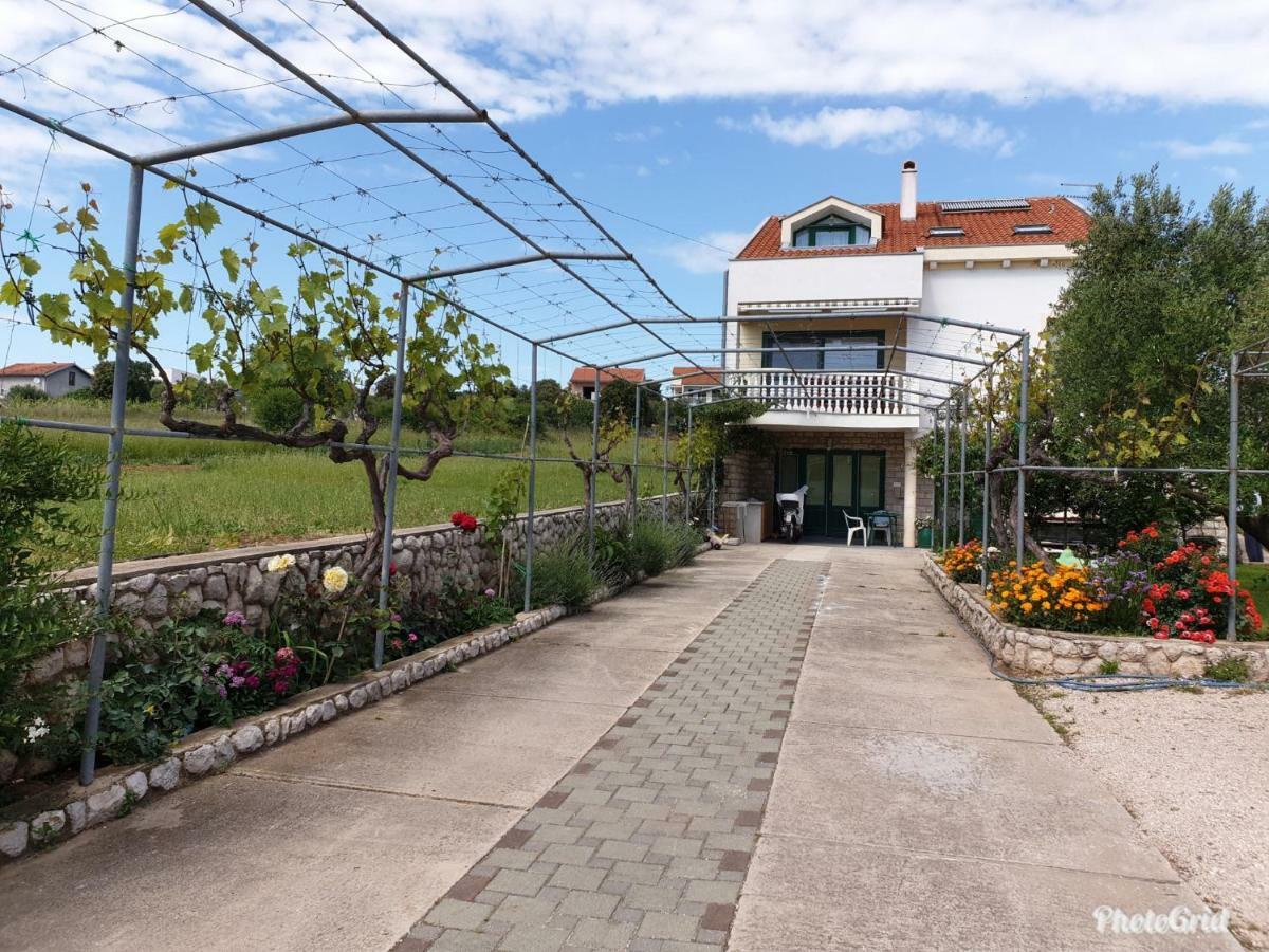 Apartments Marina Sveti Filip i Jakov Esterno foto
